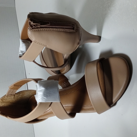 Sandal - Picture 4 of 5